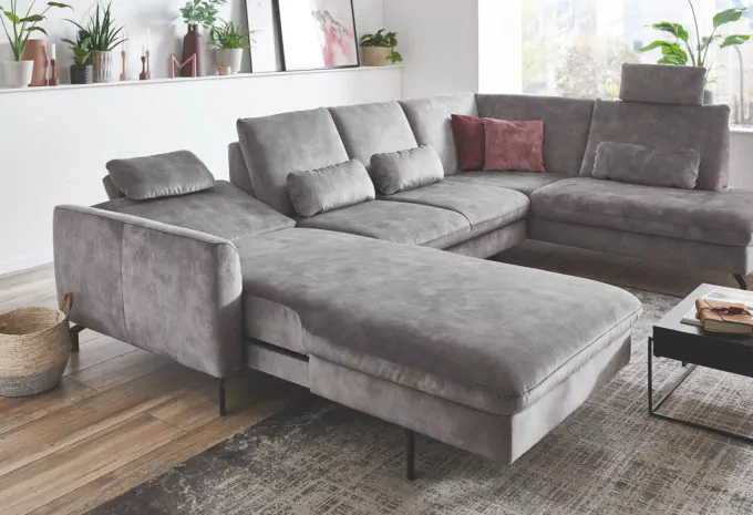 graue Couch mit vorziehbarem Canape